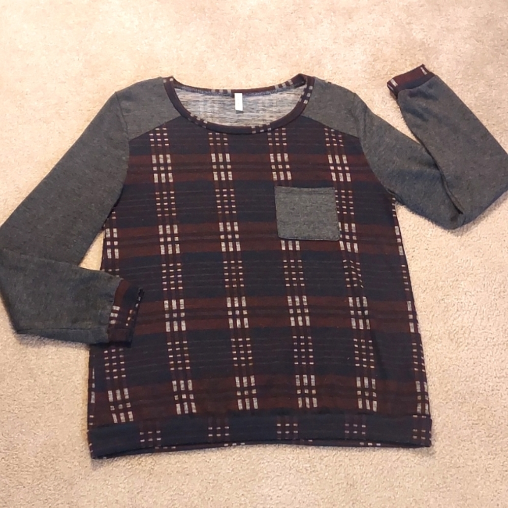 CUTE PLAID AND GRAY TOP